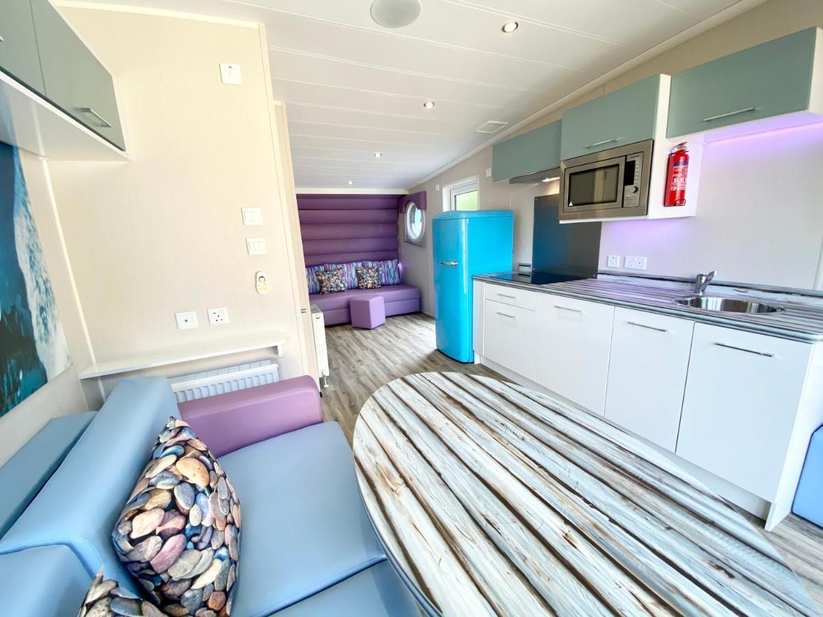 Elletson Park Wood Fired Hot Tubs, Caravans & Pods Pilling エクステリア 写真