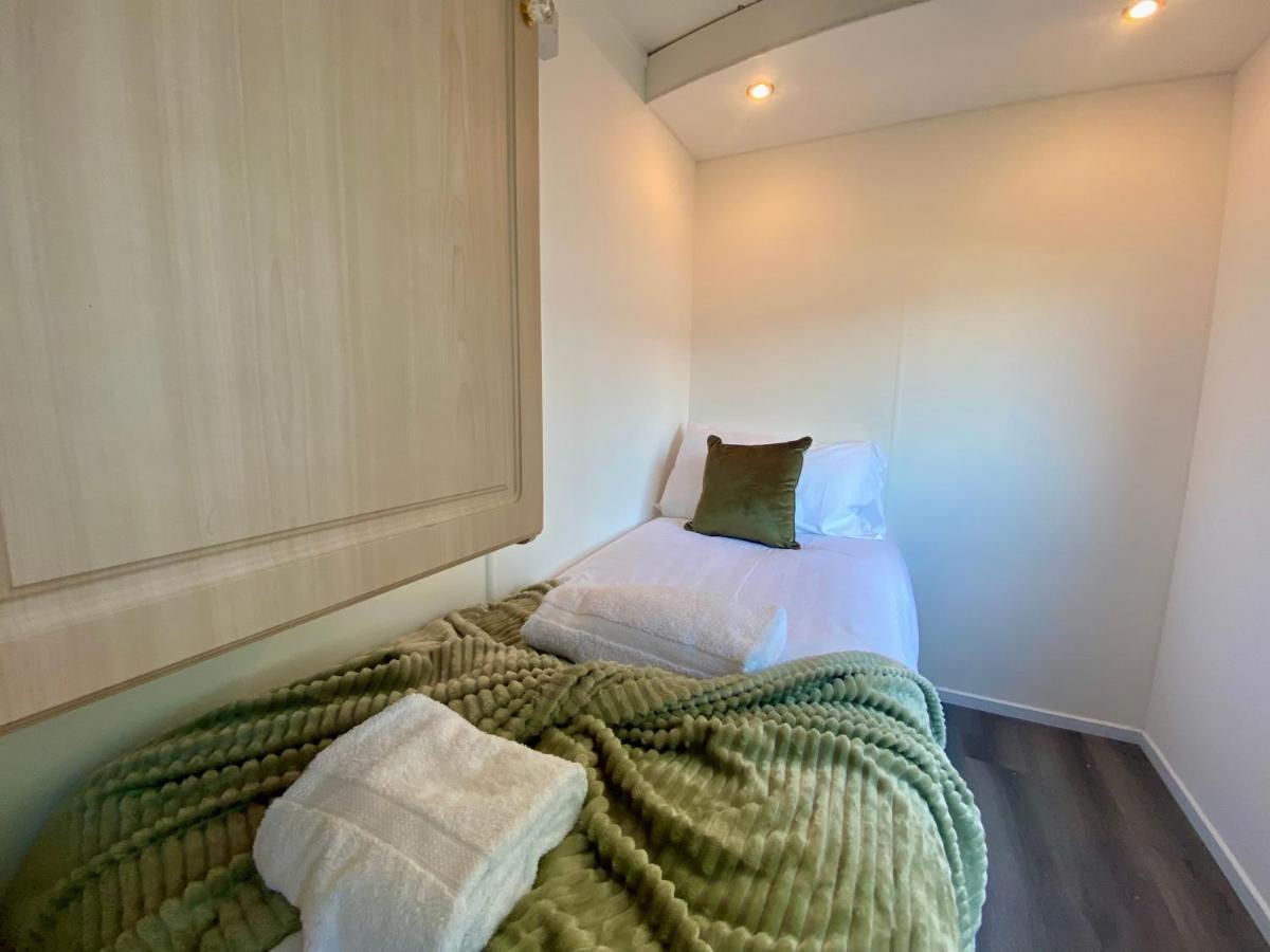 Elletson Park Wood Fired Hot Tubs, Caravans & Pods Pilling エクステリア 写真