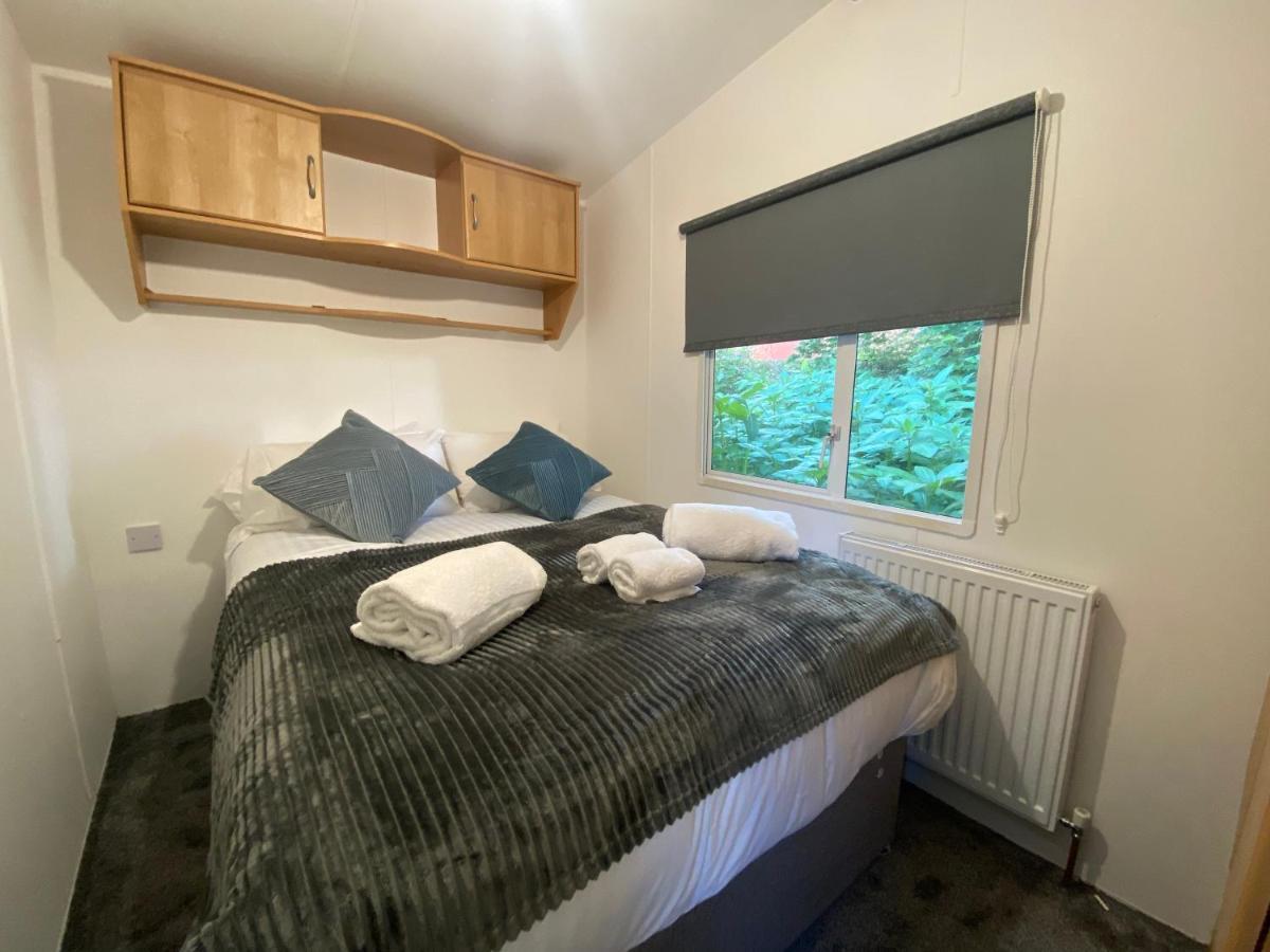 Elletson Park Wood Fired Hot Tubs, Caravans & Pods Pilling エクステリア 写真
