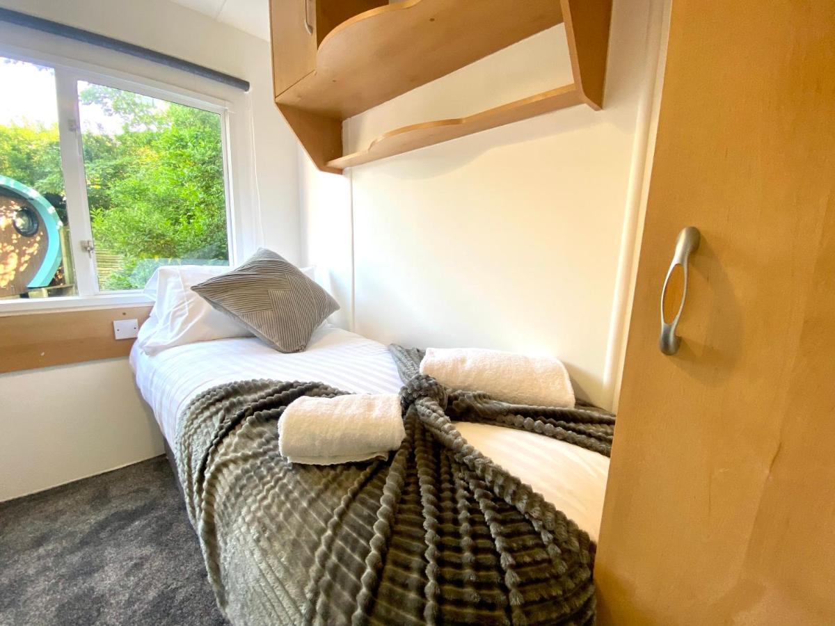 Elletson Park Wood Fired Hot Tubs, Caravans & Pods Pilling エクステリア 写真