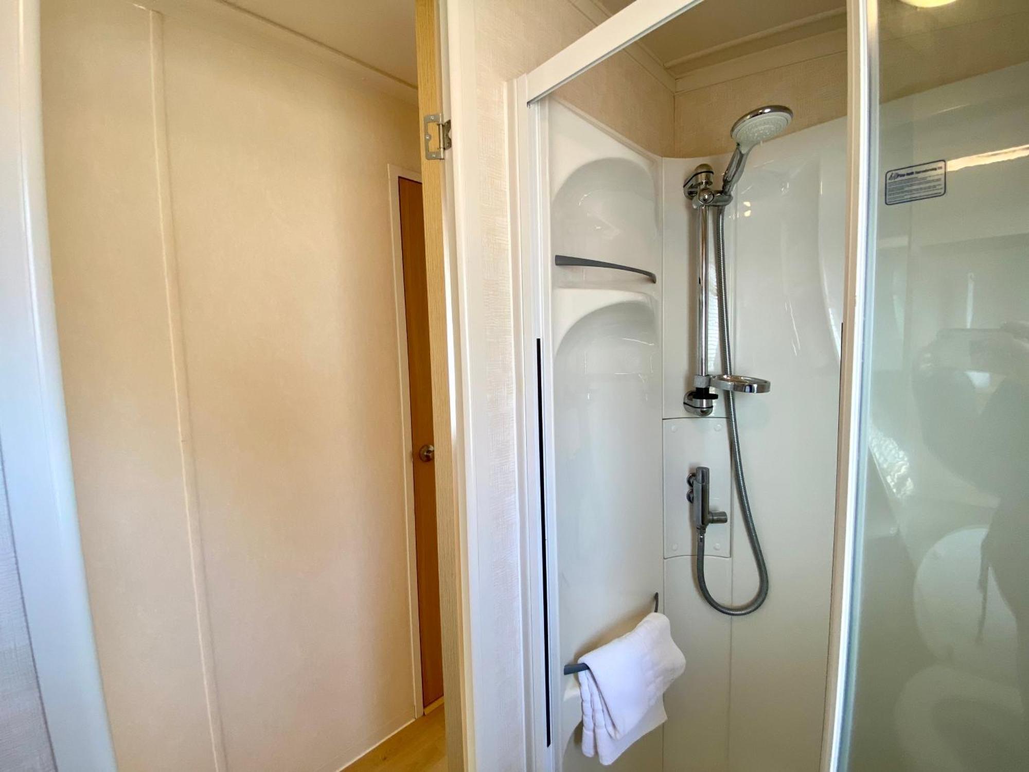 Elletson Park Wood Fired Hot Tubs, Caravans & Pods Pilling エクステリア 写真