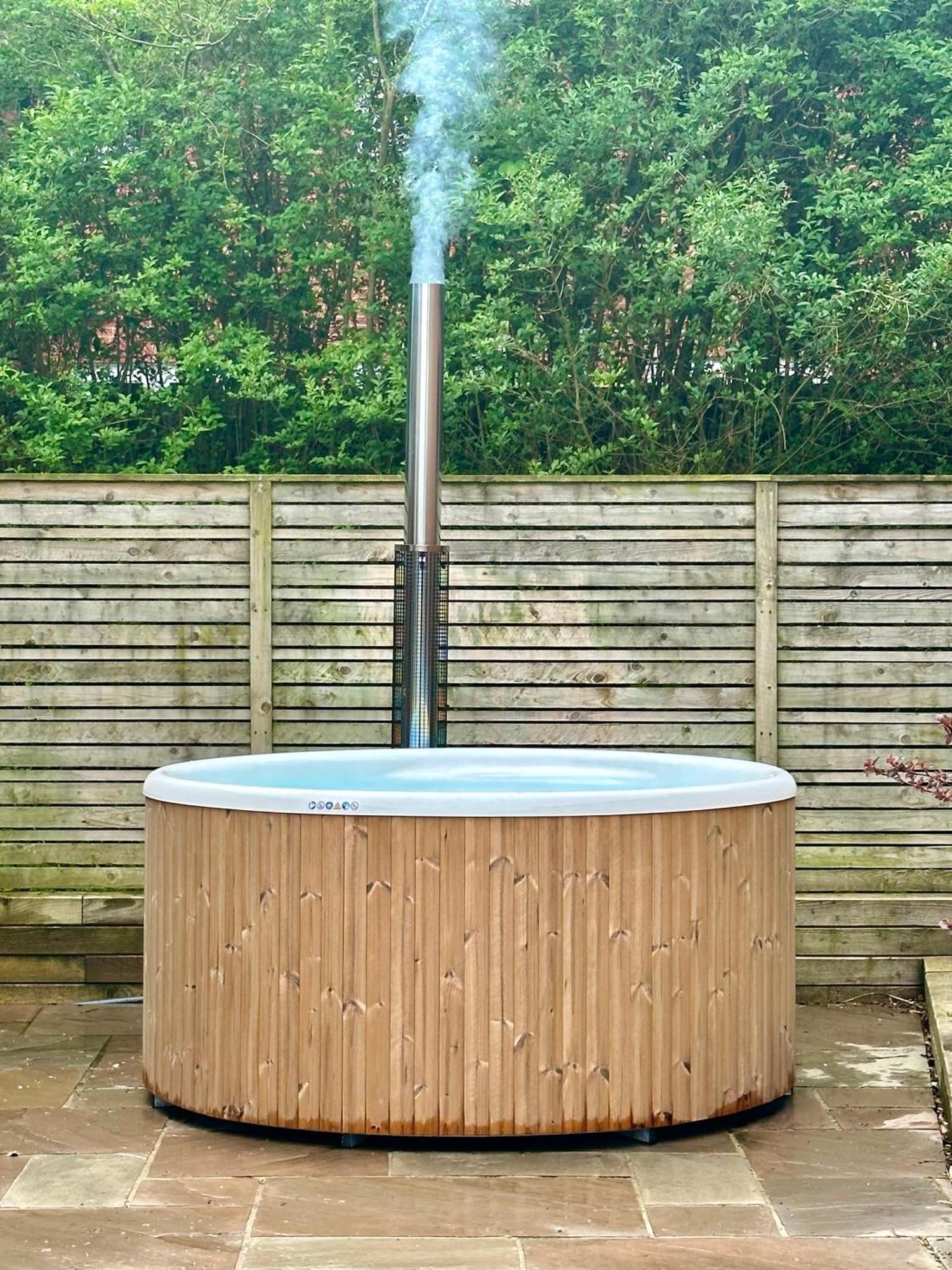 Elletson Park Wood Fired Hot Tubs, Caravans & Pods Pilling エクステリア 写真