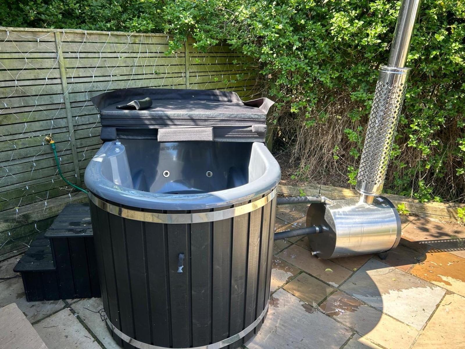 Elletson Park Wood Fired Hot Tubs, Caravans & Pods Pilling エクステリア 写真